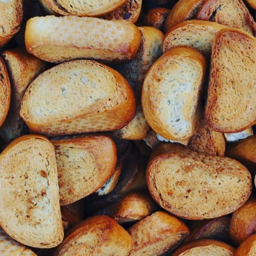 Ekmek Yoksa Yenir Bakısma